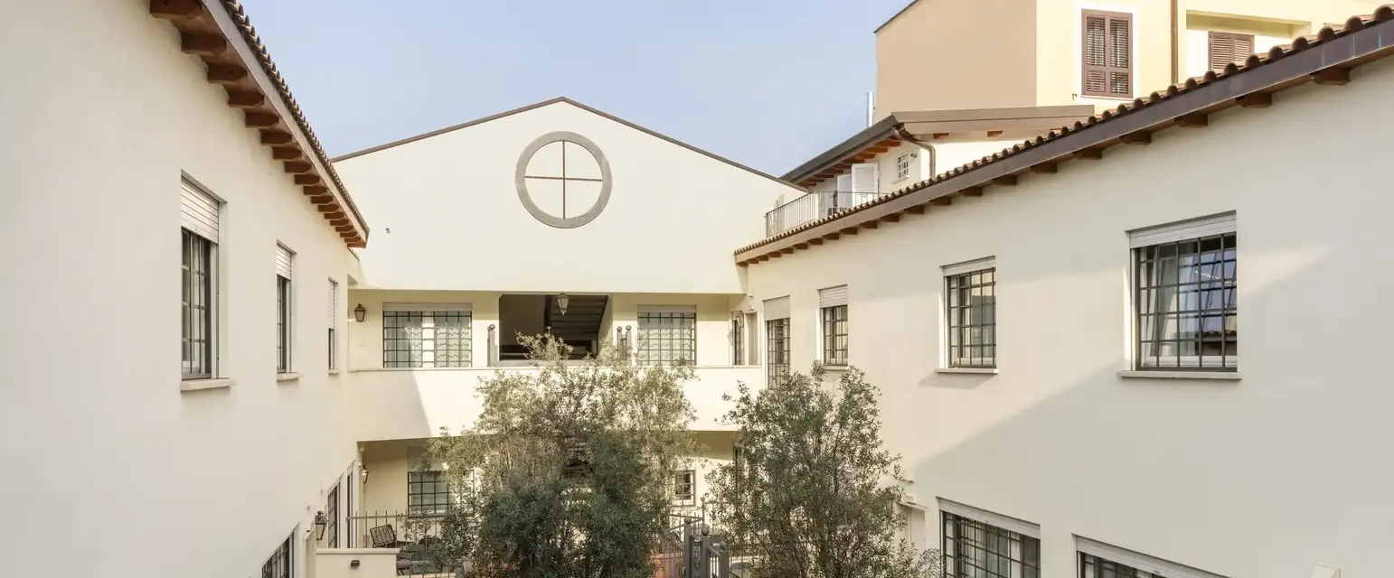 a courtyard of a building