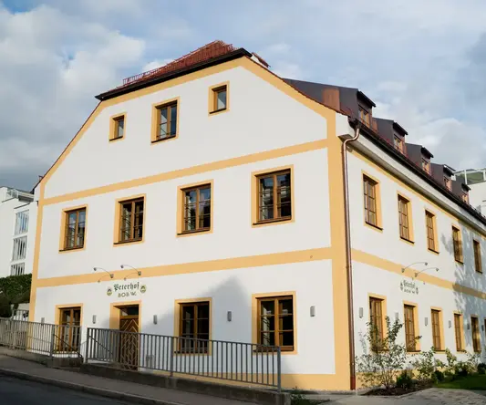 Bob W Munich Airport - Peterhof Exterior