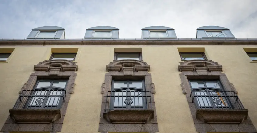 a building with many windows