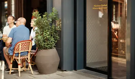 Bob W Münchner Freiheit Exterior Entrance