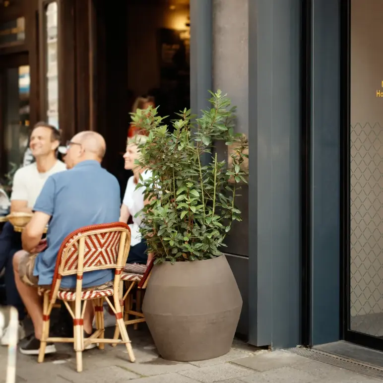 Bob W Münchner Freiheit Exterior Entrance