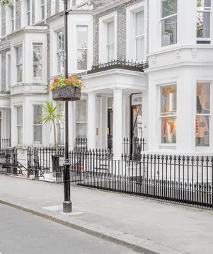 a street light next to a building
