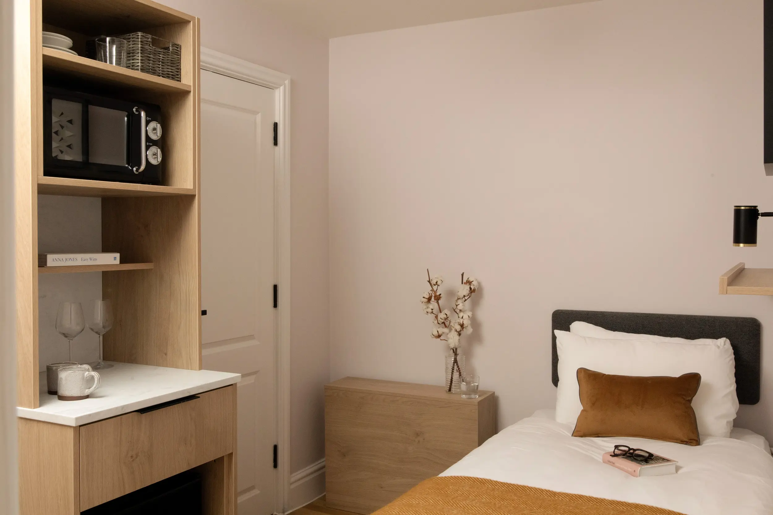 Compact Room - Single - Lower Ground | Bob W London Holland Park