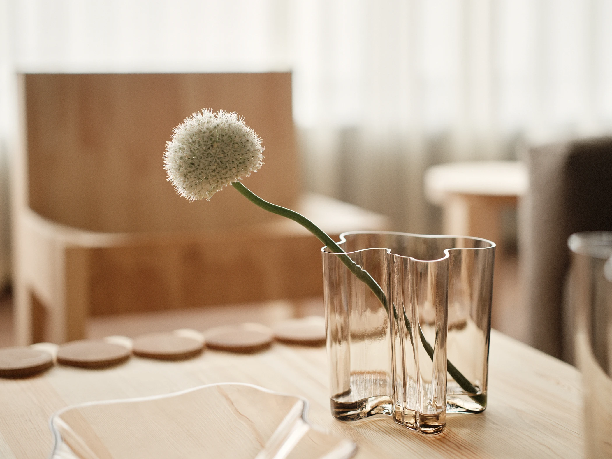 68bae2ee532110a2efa5dffb_Bob-W-Helsinki-Kamppi-Iittala-Sauna-Lounge-Vase-Detail-1