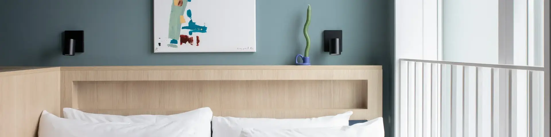 Image of bed in the Compact Studio at Bob W London Tower Hill Studios