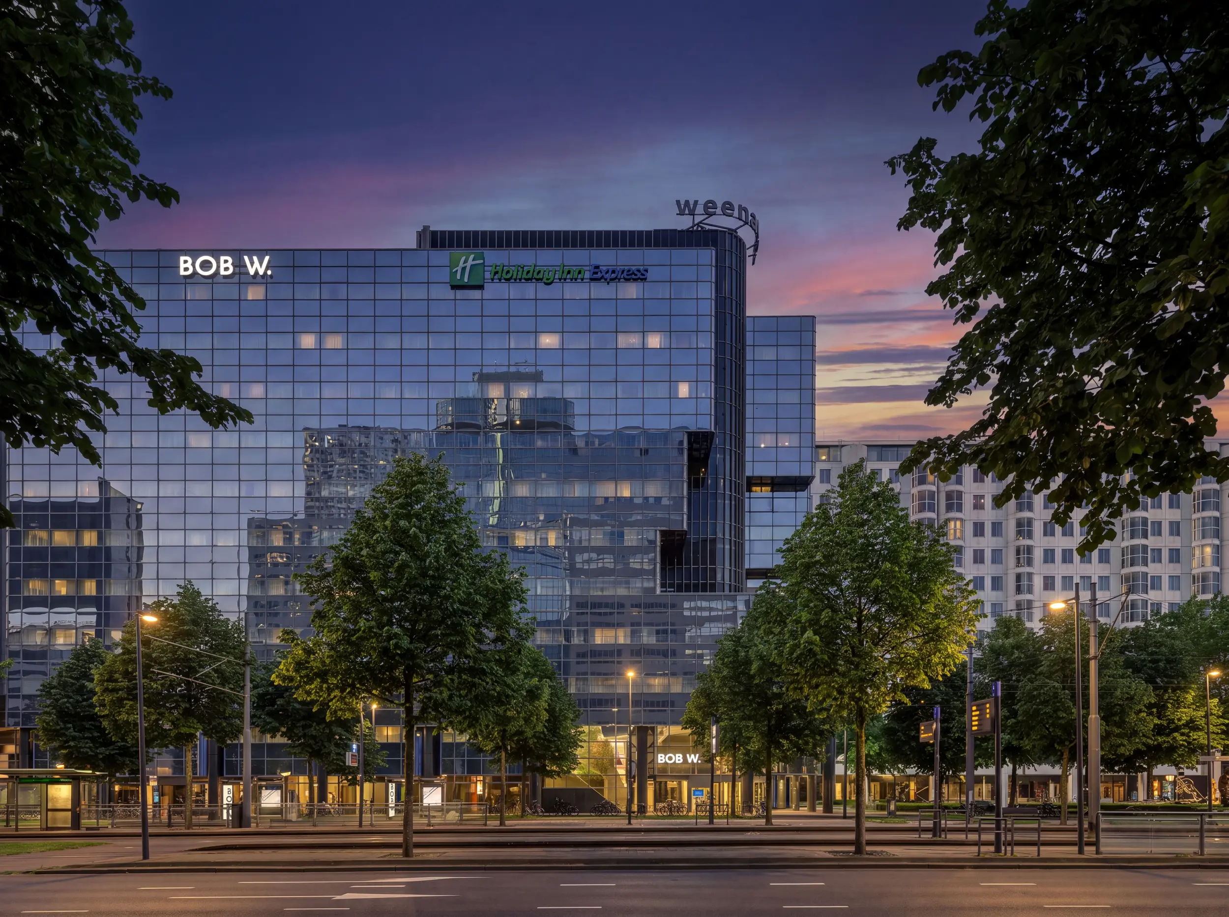 Bob W Rotterdam Central - External Render - Night Bob W Rotterdam Central - External Render - Night
