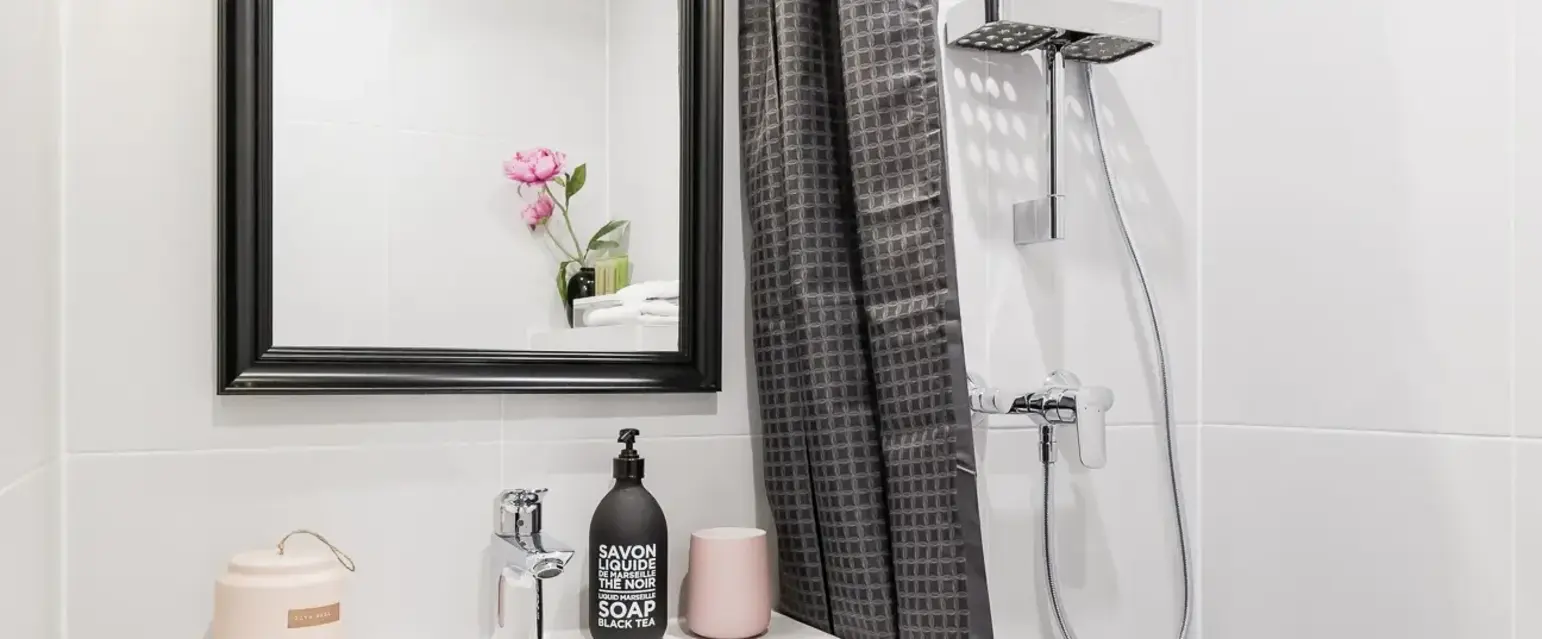 Bob W Tallinn City Centre Compact Studio - Industrial - Bathroom