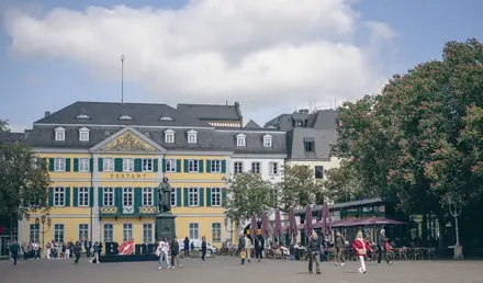 Bob W Bonn Zentrum Neighbourhood Square