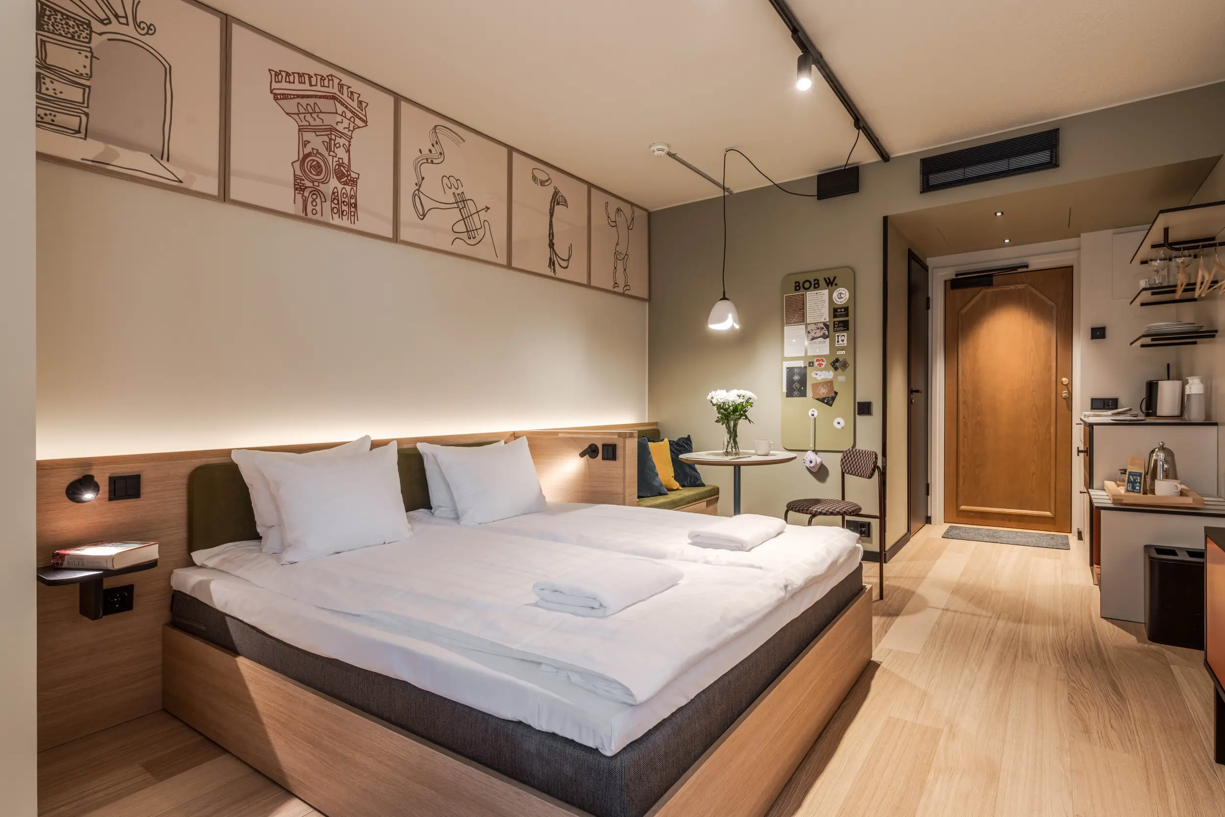 663a11f502671b82982130f6_BobW_Kaarti_bedroom_3-min