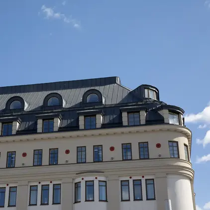 a building with many windows