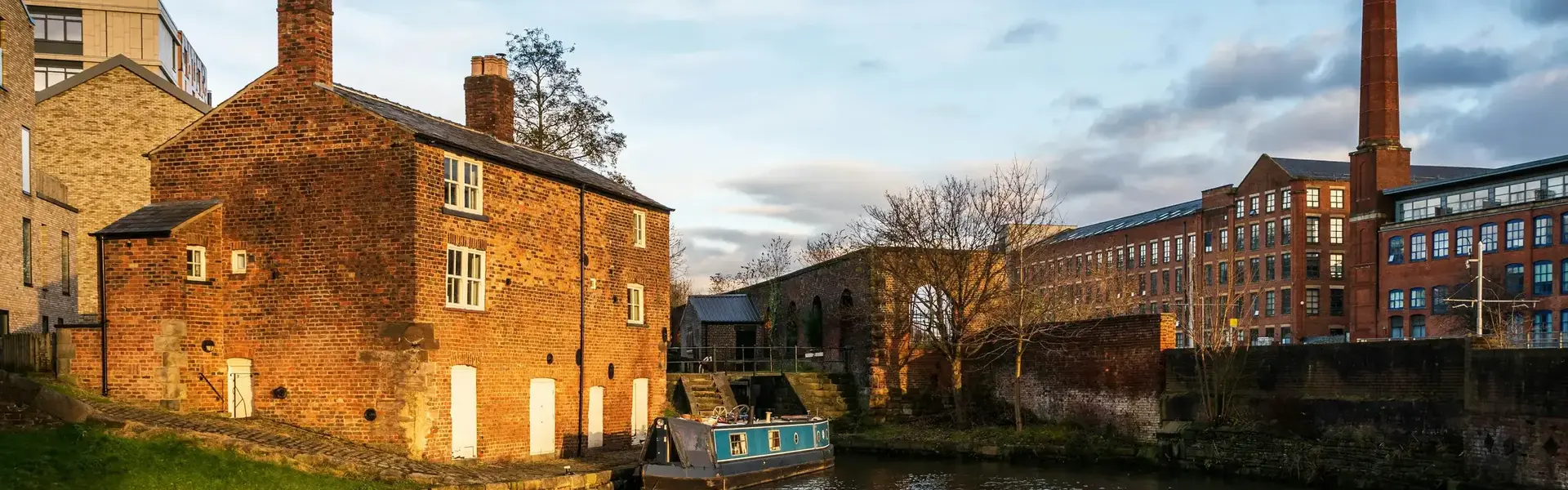 a river with buildings and a boat in it - Photo by Jason Jeandron on Unsplash