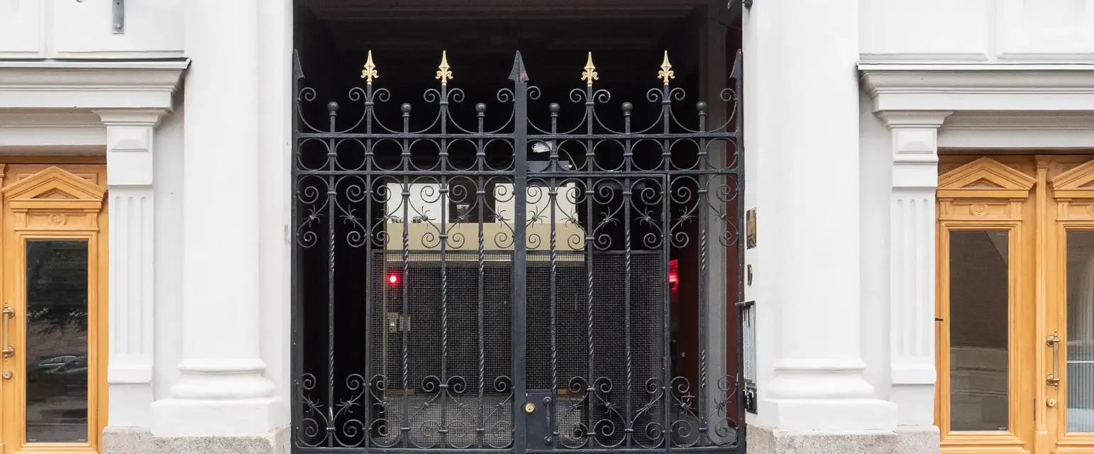 Bob W Helsinki Ullanlinna Exterior Gates