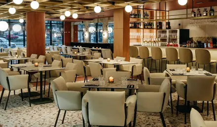 Bob W Tallinn Kesklinn Restaurant Breakfast Partner