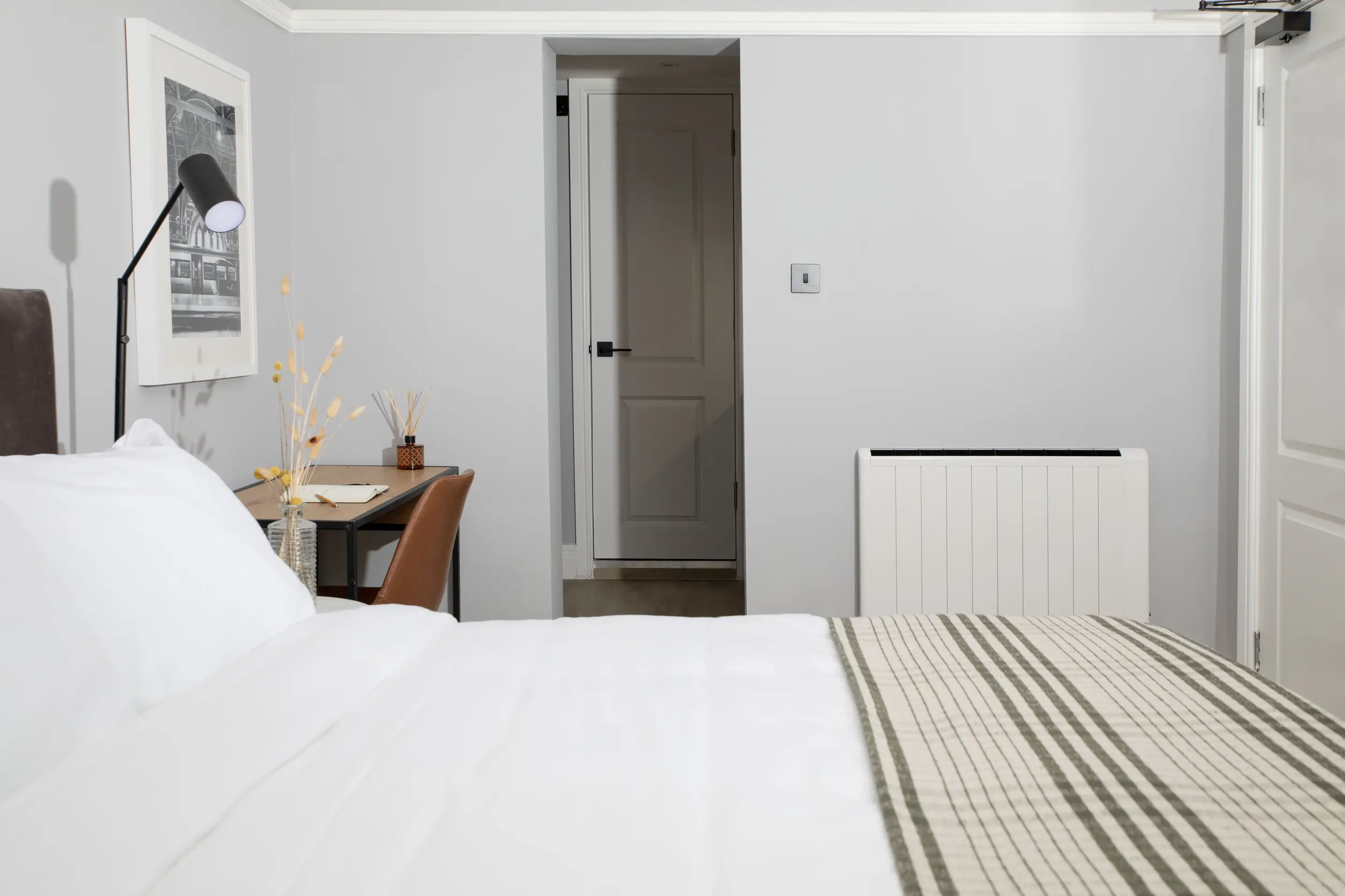 Compact Room - Lower Ground | Bob W London Paddington