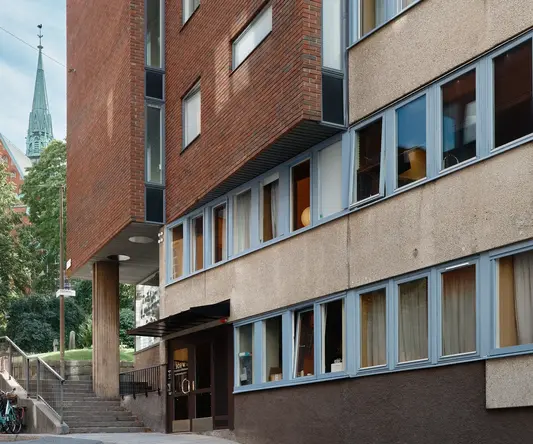 a building with many windows