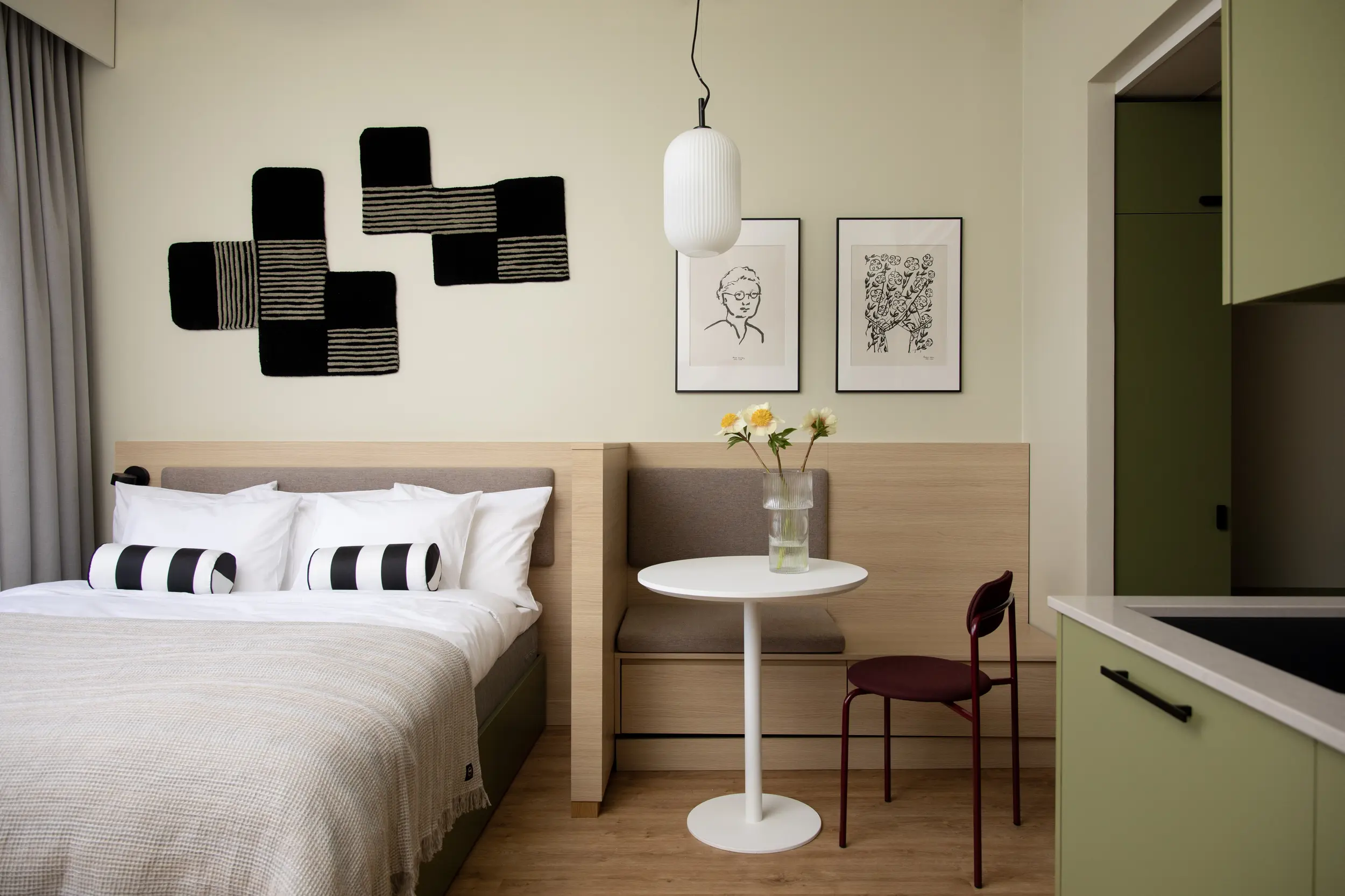 Turku_CC_homey_seating_area_bed_area_landscape_3